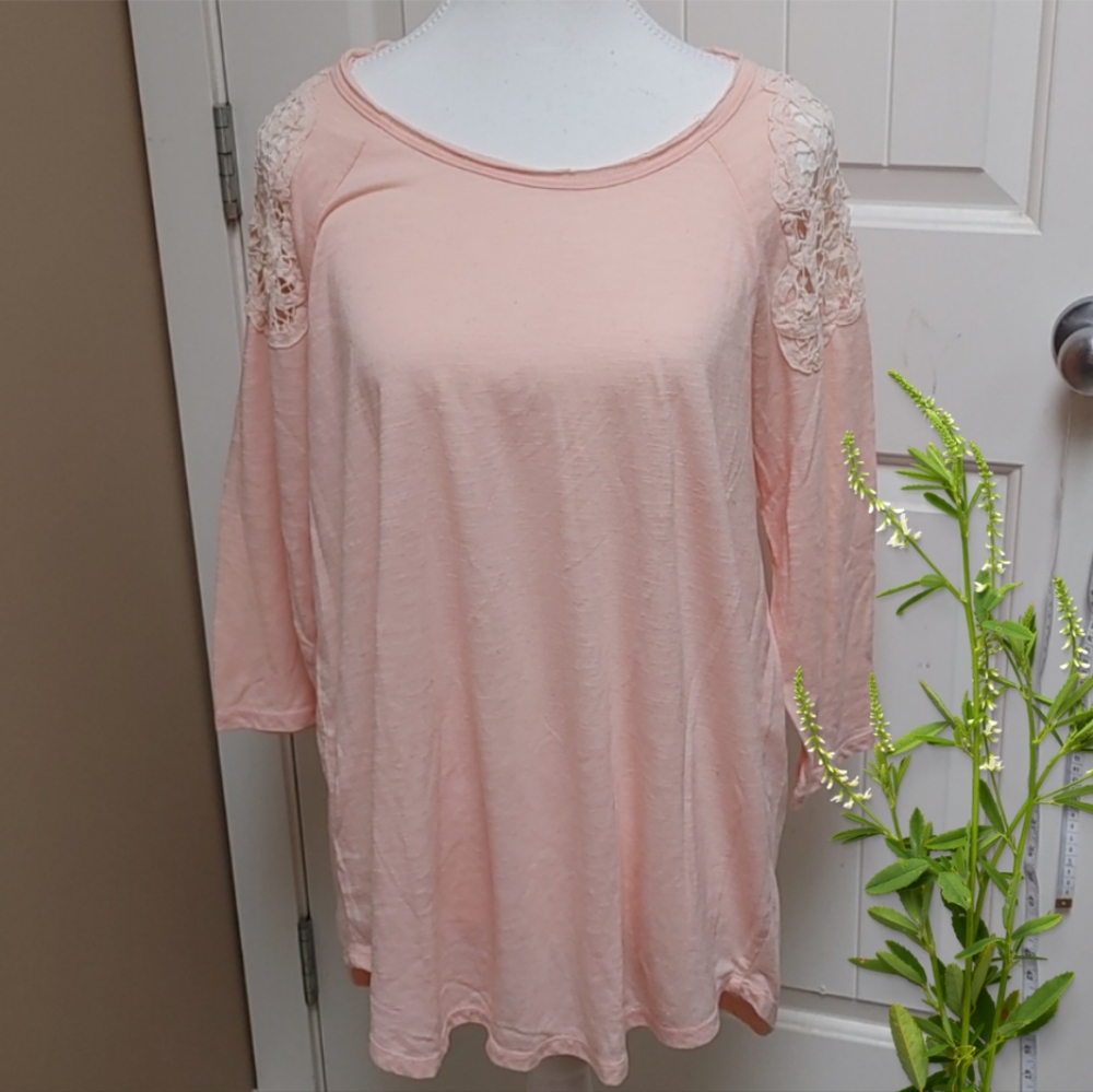 TORRID romantic plus size 2 light pink top shirt scoop neck lace 3/4 sleeve